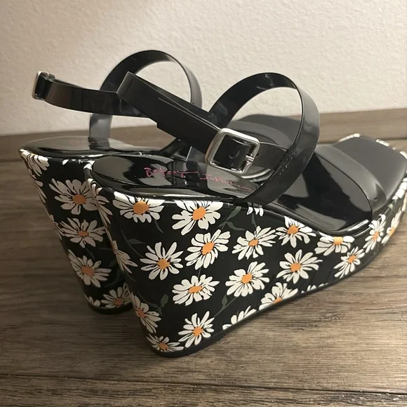 EUC [Betsey Johnson] Landry Daisy Floral Platform Wedge Sandals Women’s Sz 6.5 - Picture 7 of 14
